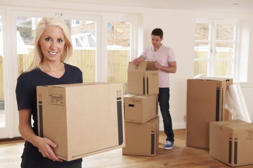 Local flat removals planning in Twickenham apartment area