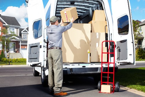 Packed moving vehicle for a flat removal in Twickenham